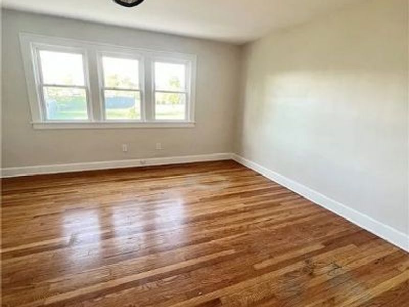 9725 Parkview Avenue, Garfield Heights, OH 44125 Photo 14