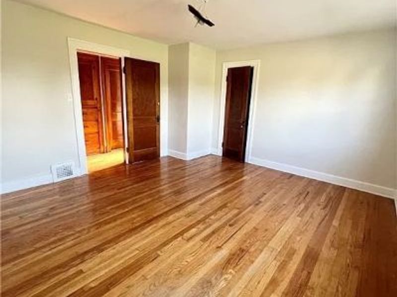 9725 Parkview Avenue, Garfield Heights, OH 44125 Photo 15