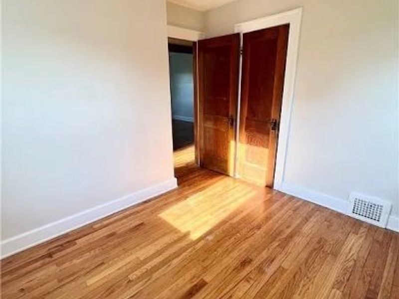 9725 Parkview Avenue, Garfield Heights, OH 44125 Photo 17