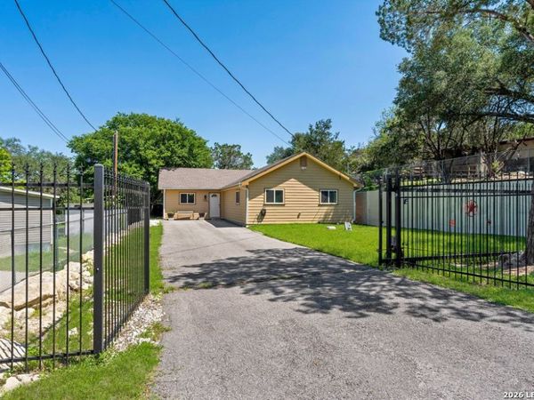 735 Green Castle Pl, Canyon Lake, TX 78133