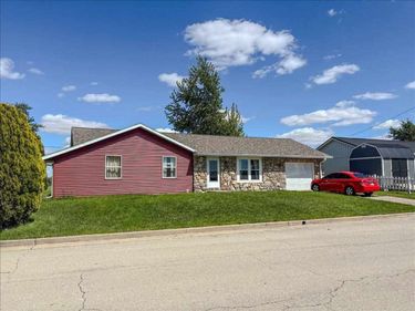 811 S Hemlock Trail, Winchester, IN 47394