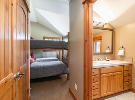 12193 Lookout Loop, Truckee, CA 96161 Photo