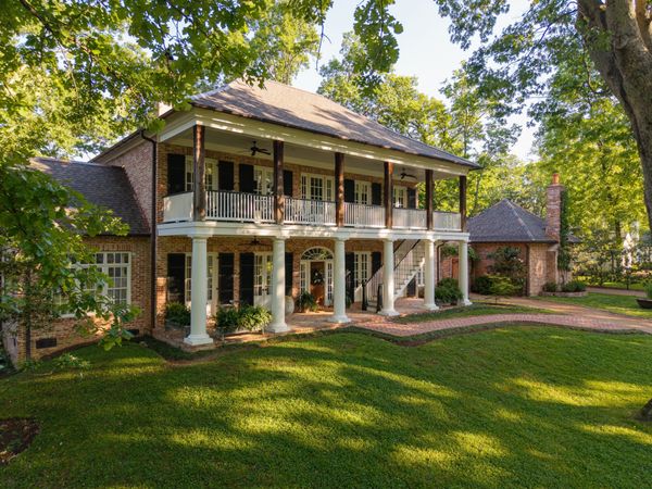 6108 Robin Hill Rd, Nashville, TN 37205