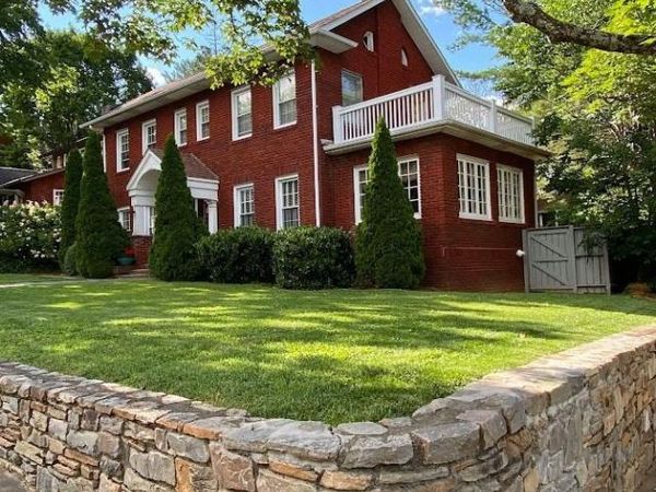 8 Colonial Place , Asheville, NC 28804