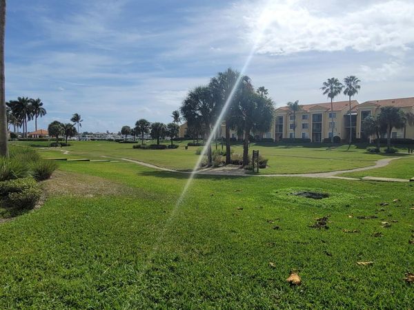 145 Yacht Club Way, Unit 112, Hypoluxo, FL 33462