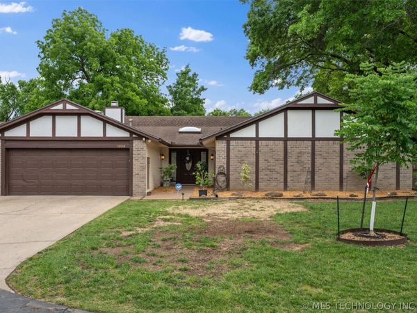 1555 Pecan Place , Bartlesville, OK 74003