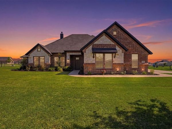 401 Venadito Drive, Godley, TX 76044