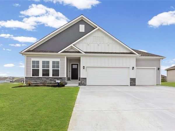 20925 W 188th Terrace, Spring Hill, KS 66083
