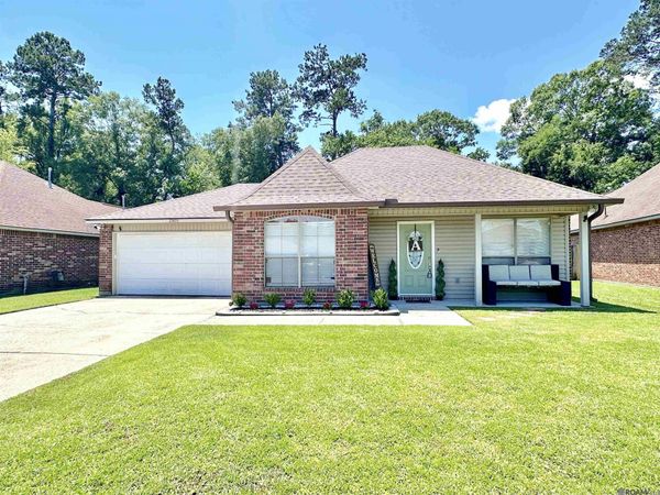 25895 Stonehenge Dr, Denham Springs, LA 70726