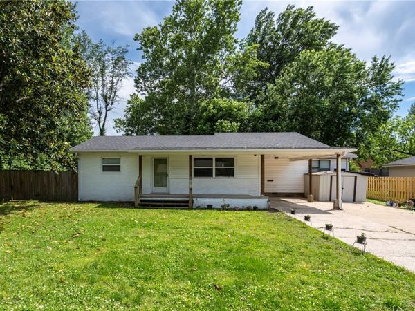 205 SE El Paso Street , Gravette, AR 72736