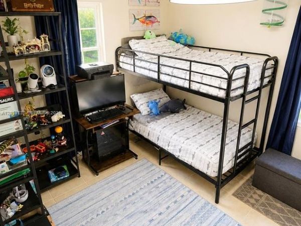 Miami Gardens, FL 33055