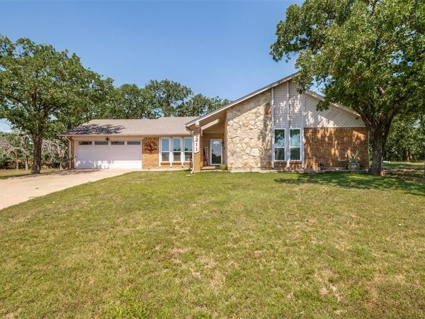 211 Willow Creek Court, Mansfield, TX 76063