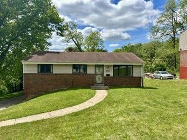 5764 Wilson Dr , Bethel Park, PA 15102