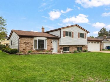 2814 Burgess Hill Drive, Waterford Twp, MI 48329