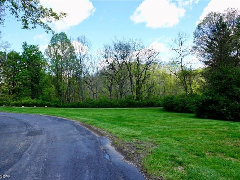 14661 Hillbrook Lane N, Unit 4, Chagrin Falls, OH 44022 Photo 8