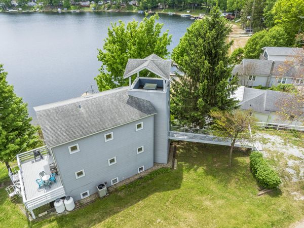 15657 Lakeview Drive, Buchanan, MI 49107