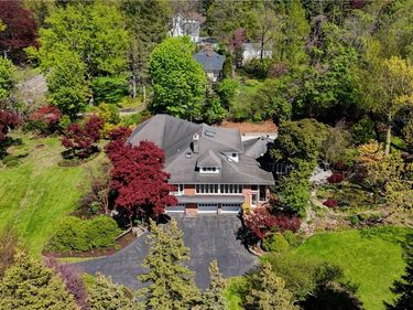 157 W Jefferson Road, Pittsford, NY 14534