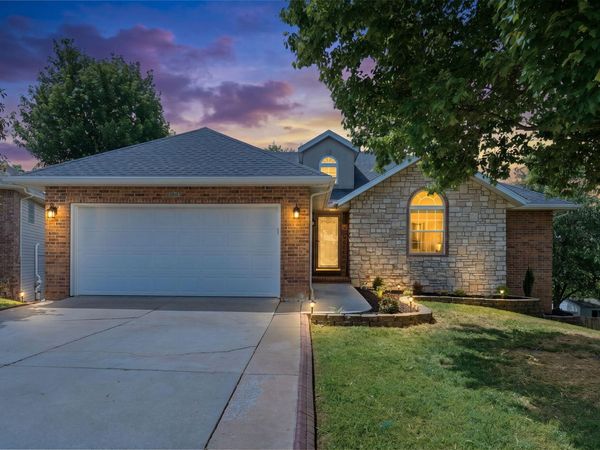 2122 W Melbourne Court, Springfield, MO 65810