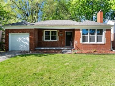 20910 Van Antwerp, Harper Woods, MI 48225
