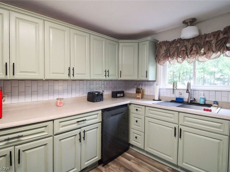 8248 Dawson Drive SE, Warren, OH 44484 Photo 4