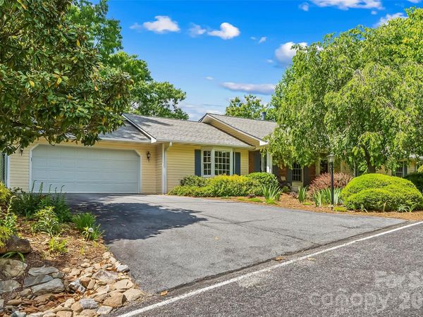 120 Eagle Rock Trail , Hendersonville, NC 28739