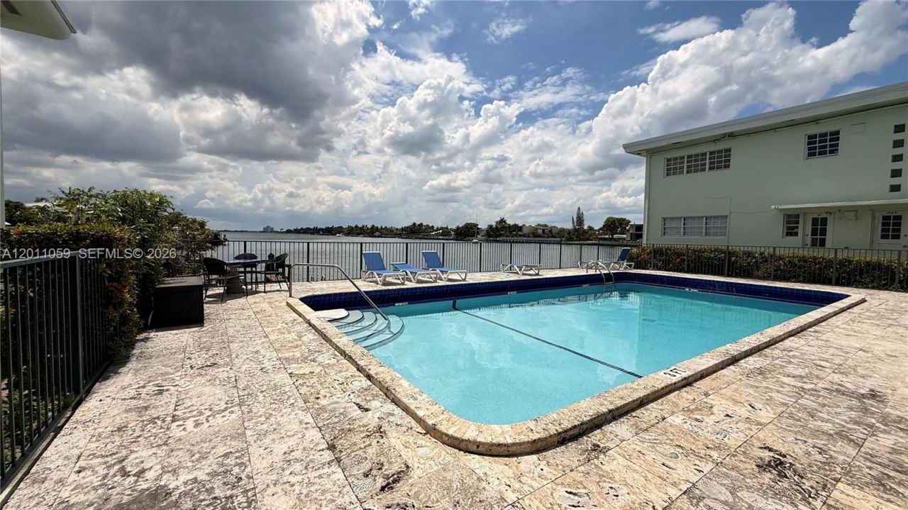 8600 Byron Ave, Unit 8600-8, Miami Beach, FL 33141 Photo