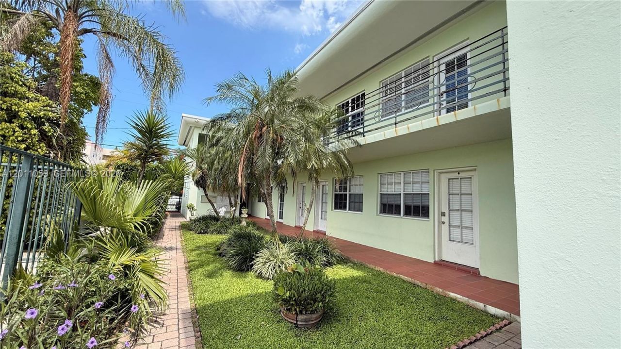 8600 Byron Ave, Unit 8600-8, Miami Beach, FL 33141 Photo