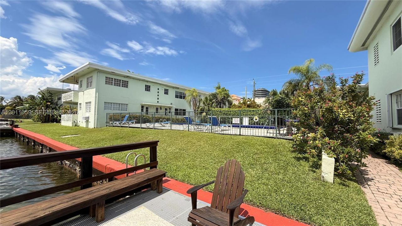 8600 Byron Ave, Unit 8600-8, Miami Beach, FL 33141 Photo