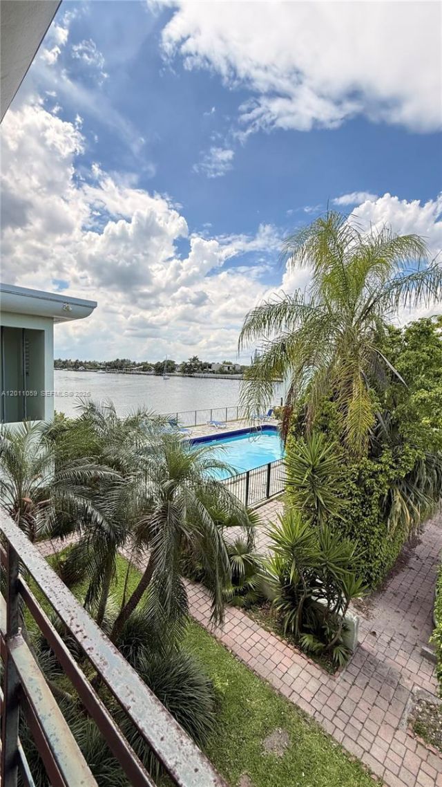 8600 Byron Ave, Unit 8600-8, Miami Beach, FL 33141 Photo