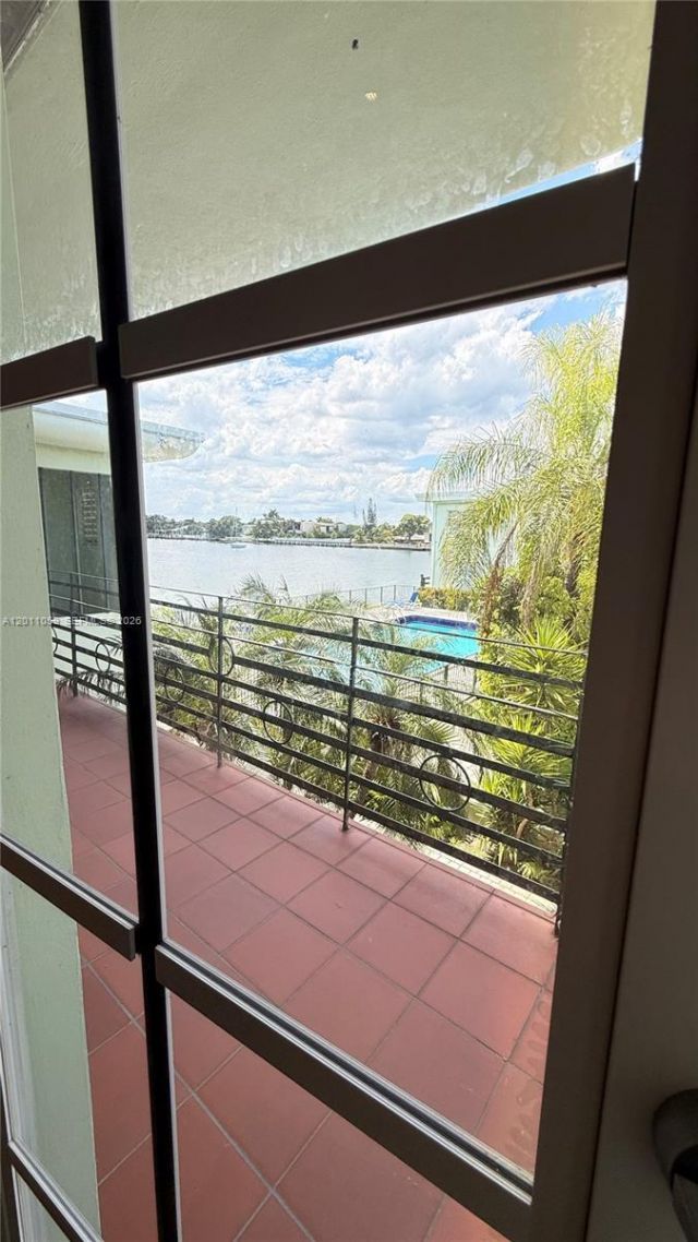 8600 Byron Ave, Unit 8600-8, Miami Beach, FL 33141 Photo