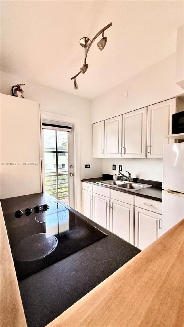 8600 Byron Ave, Unit 8600-8, Miami Beach, FL 33141 Photo