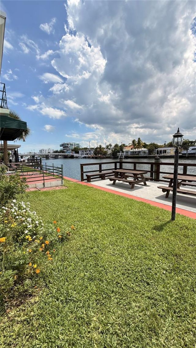 8600 Byron Ave, Unit 8600-8, Miami Beach, FL 33141 Photo