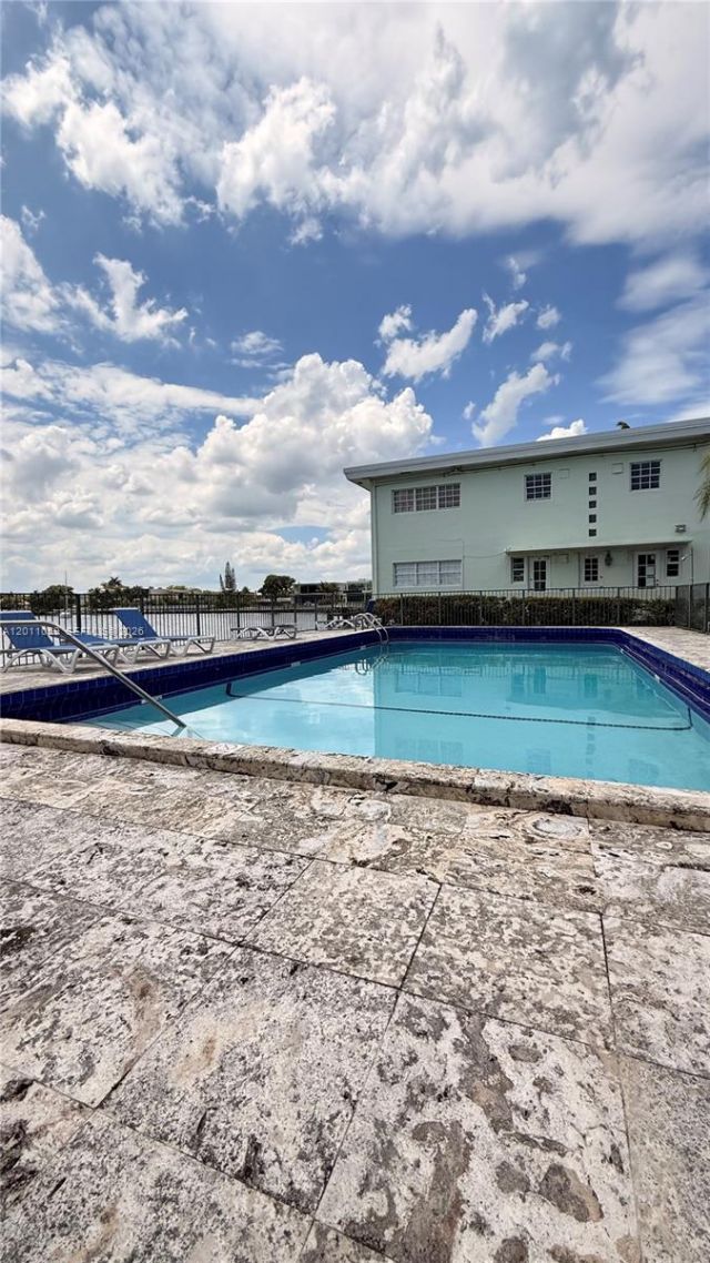 8600 Byron Ave, Unit 8600-8, Miami Beach, FL 33141 Photo