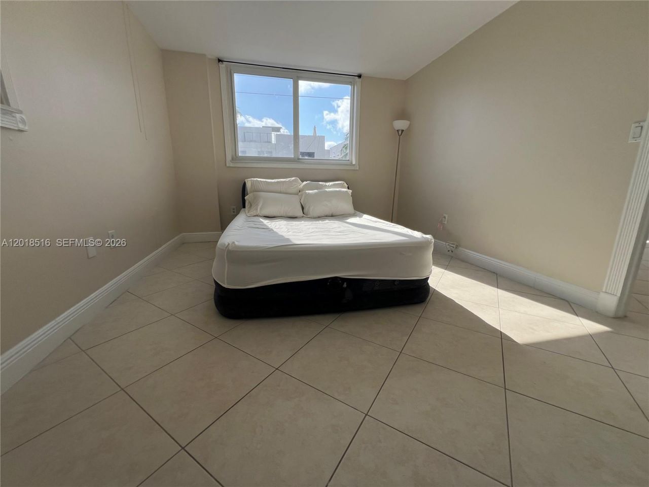 345 Ocean Dr , Unit 305, Miami Beach, FL 33139 Photo