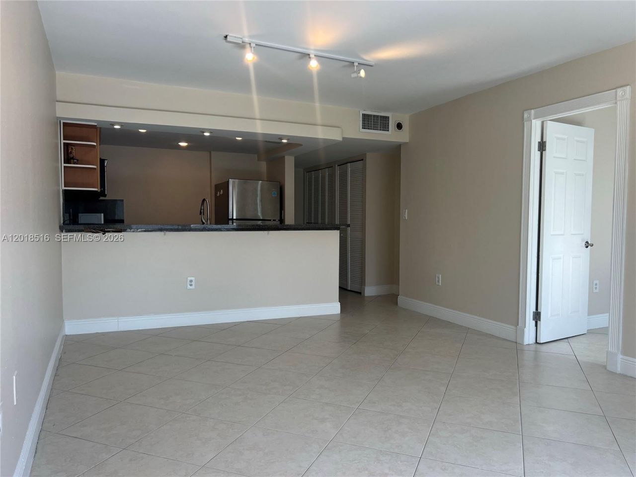 345 Ocean Dr , Unit 305, Miami Beach, FL 33139 Photo