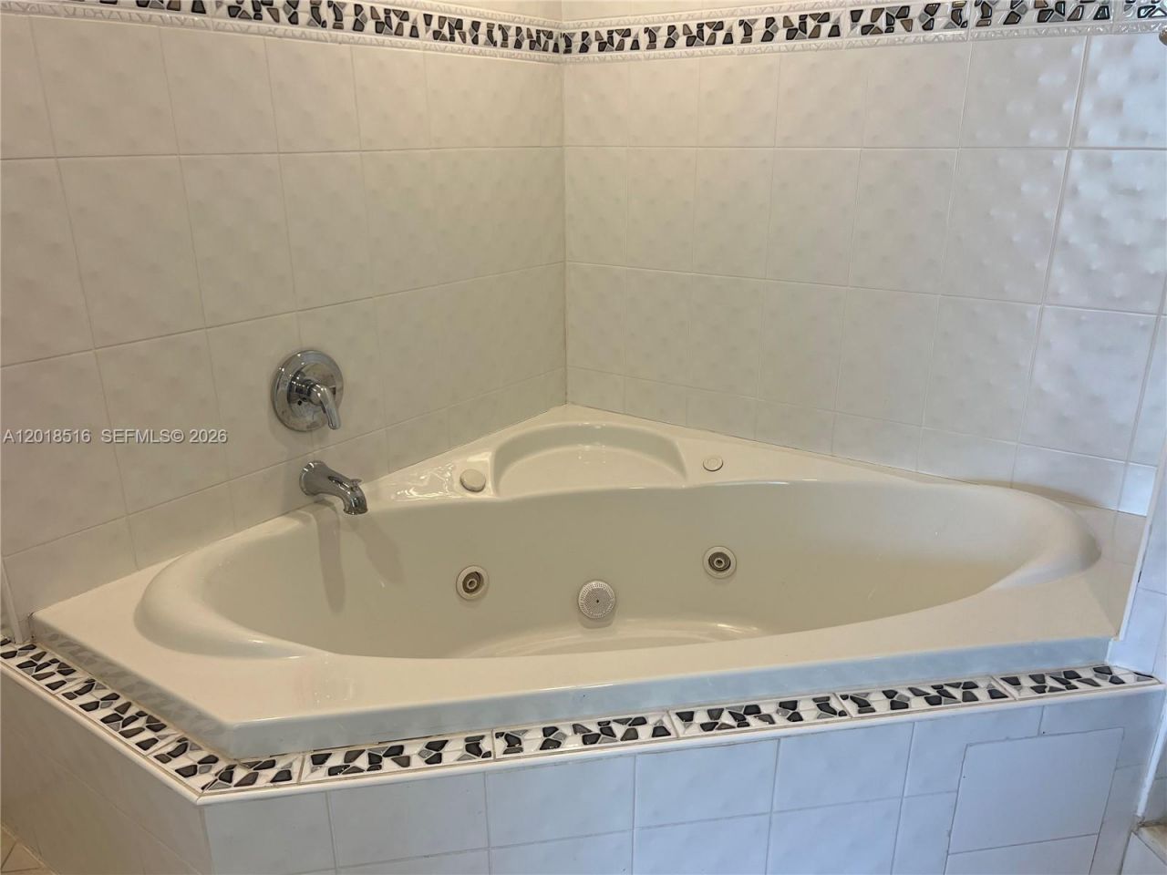 345 Ocean Dr , Unit 305, Miami Beach, FL 33139 Photo
