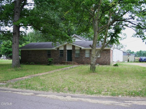 300 Jo Circle , Dyersburg, TN 38024