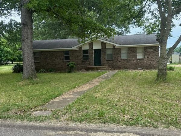300 Jo Circle , Dyersburg, TN 38024