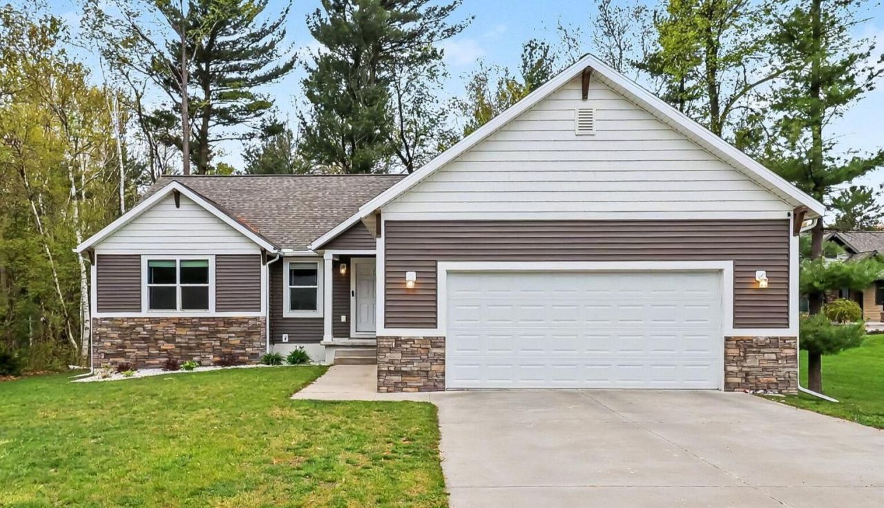 1161 N Hillside Drive, Ludington, MI 49431 Main Photo
