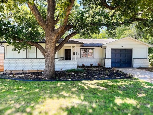 706 Henslee Drive, Euless, TX 76040
