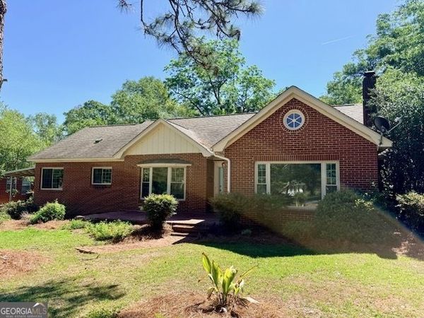 347 S College Street, Metter, GA 30439