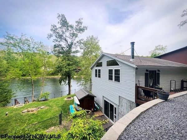 378 White Island Road, Fairmont, WV 26554