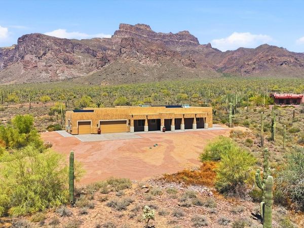 53 N La Barge Road, Apache Junction, AZ 85119