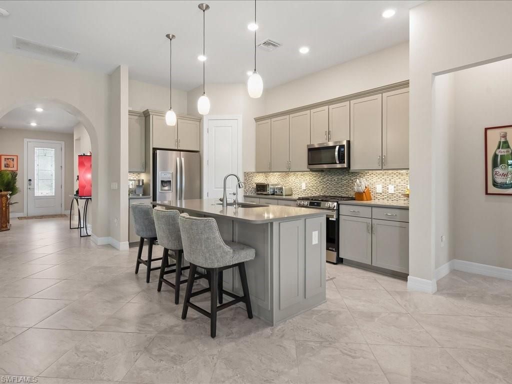 7225 Wilton Dr , Naples, FL 34109 Photo