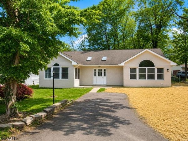 7 Lorettacong Dr, Jefferson, NJ 07849