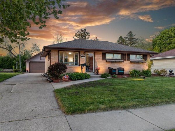 N89W15140 Jefferson Ave, Menomonee Falls, WI 53051
