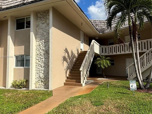 7470 Miami Lakes Dr, Unit B208, Miami Lakes, FL 33014