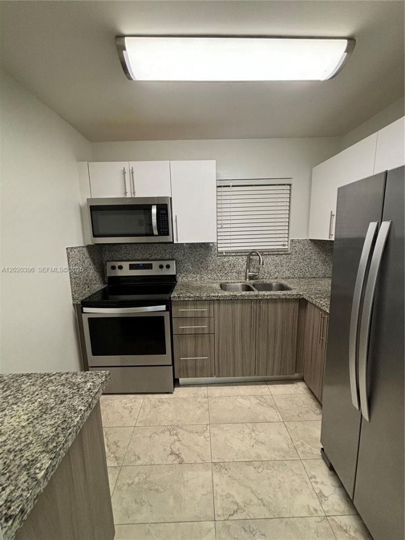 7470 Miami Lakes Dr, Unit B208, Miami Lakes, FL 33014 Photo