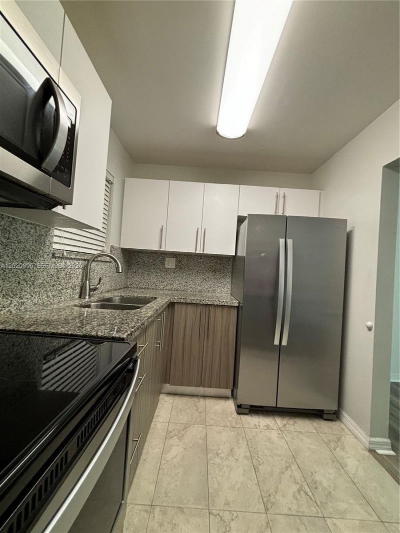 7470 Miami Lakes Dr, Unit B208, Miami Lakes, FL 33014 Photo