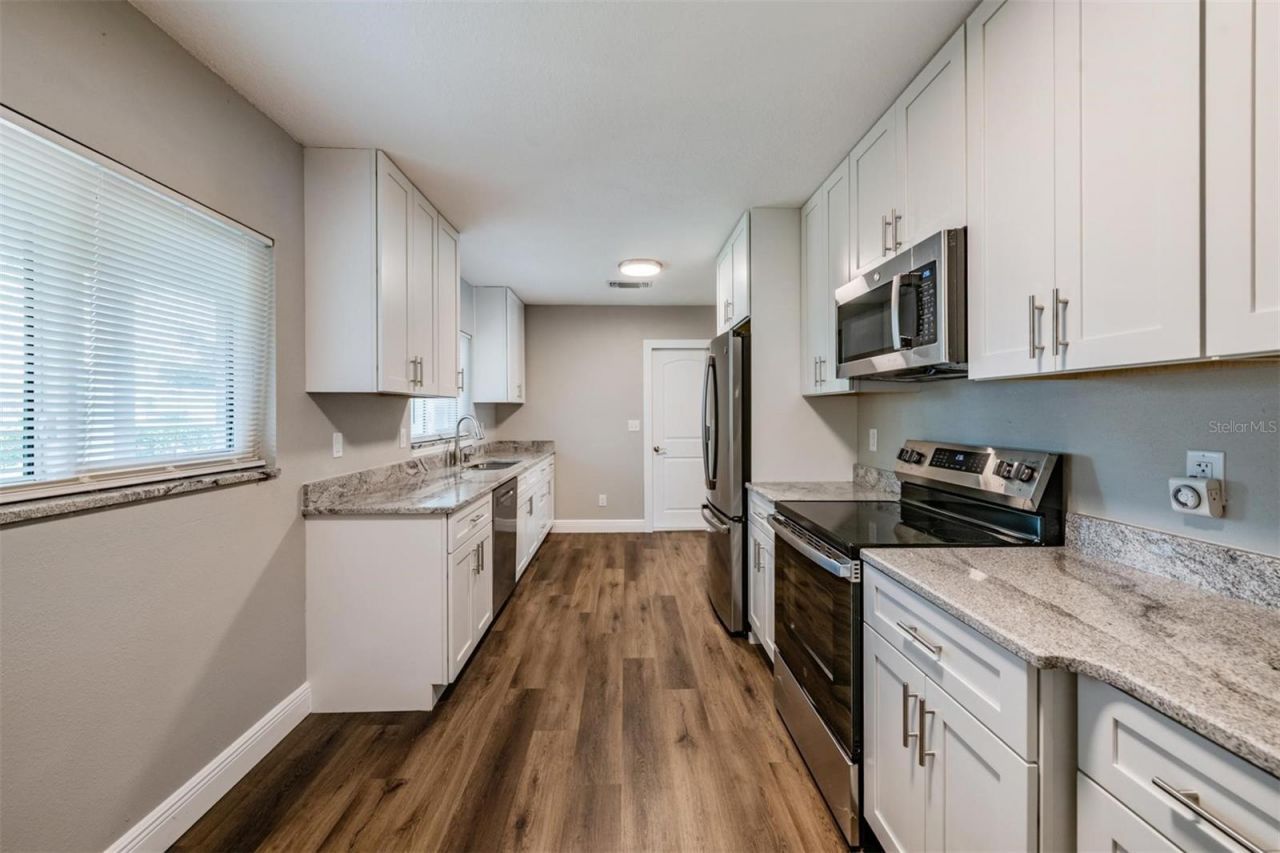 712 Camellia Court , Seffner, FL 33584 Photo